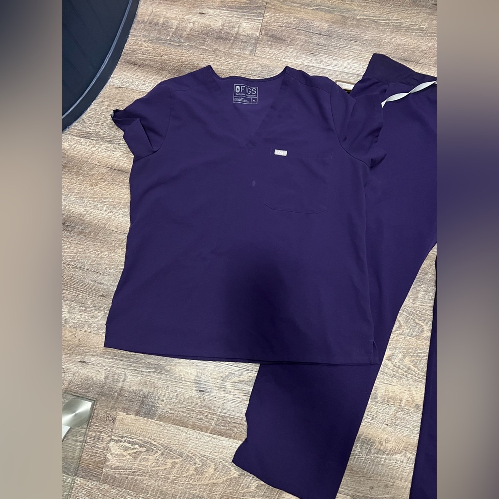 Figs Purple Scrub Set